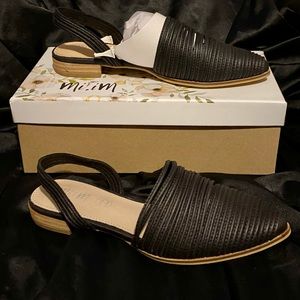 Black sandals/flats with straps size 7.5